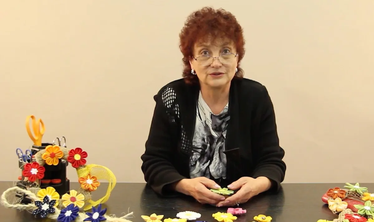 Jaroslava Marková: Kanzashi textilní kytičky (recenze + videa zdarma)