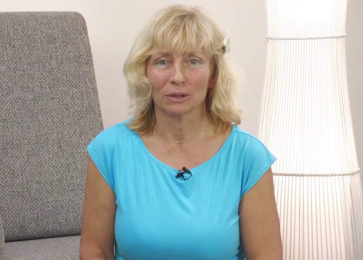 Mgr. Jana Hašplová: kurz Masáže dětí a kojenců, ukázka masáže miminka